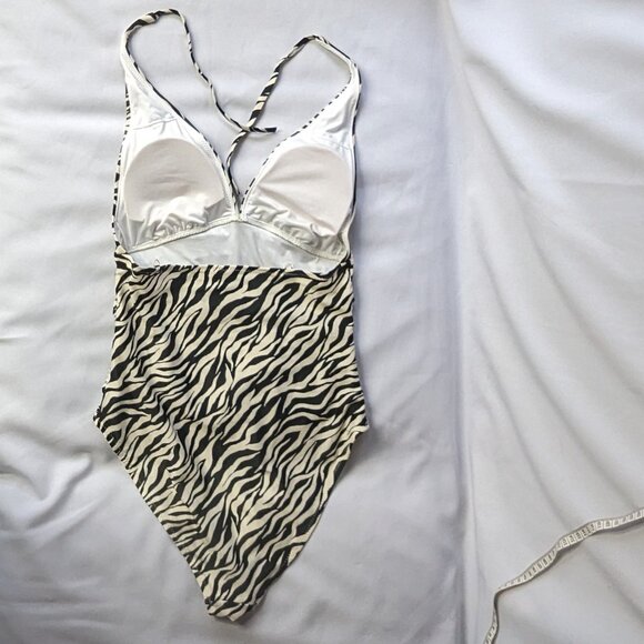 Deep V-neck ruched one-piece swimsuit zebra print medium EUC Old Navy - Picture 4 of 7